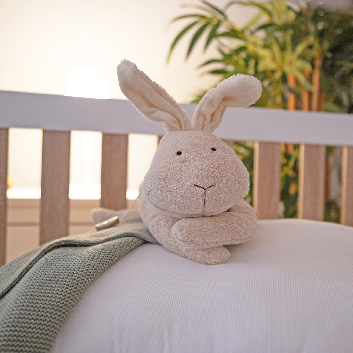Sigikid Mami Spieluhr Hase Mamilodie, écru am Babybauch