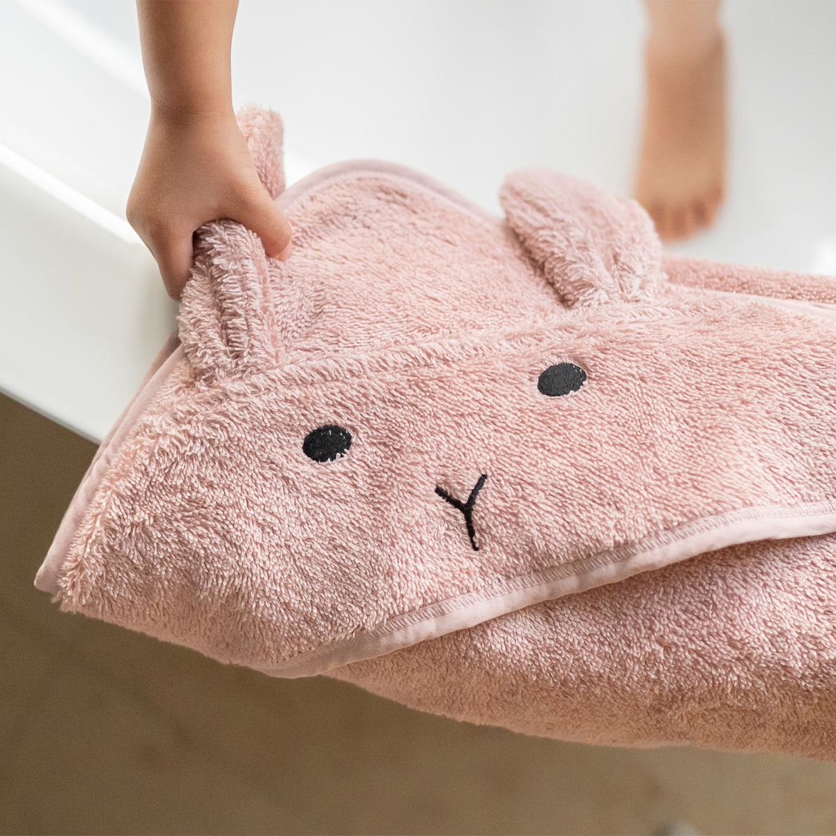 Kindsgut Kapuzenhandtuch Hase Rose