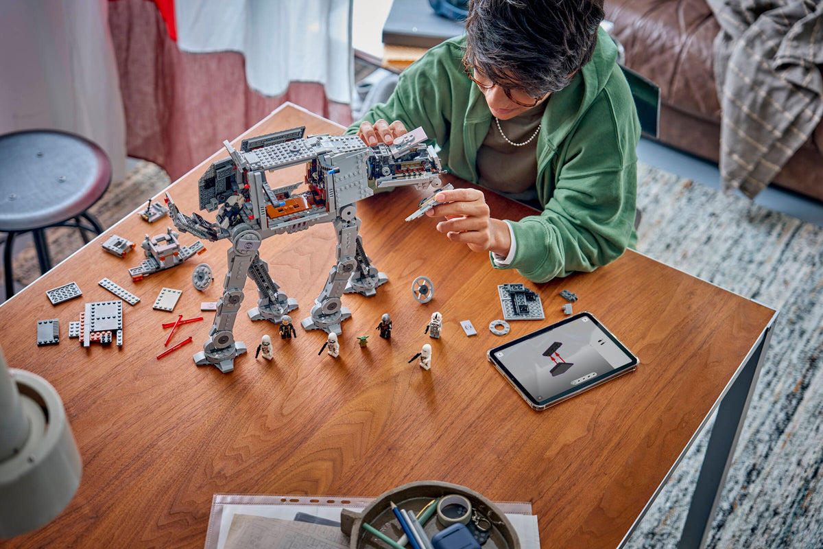 LEGO AT-AT des Restimperiums mit INT-4