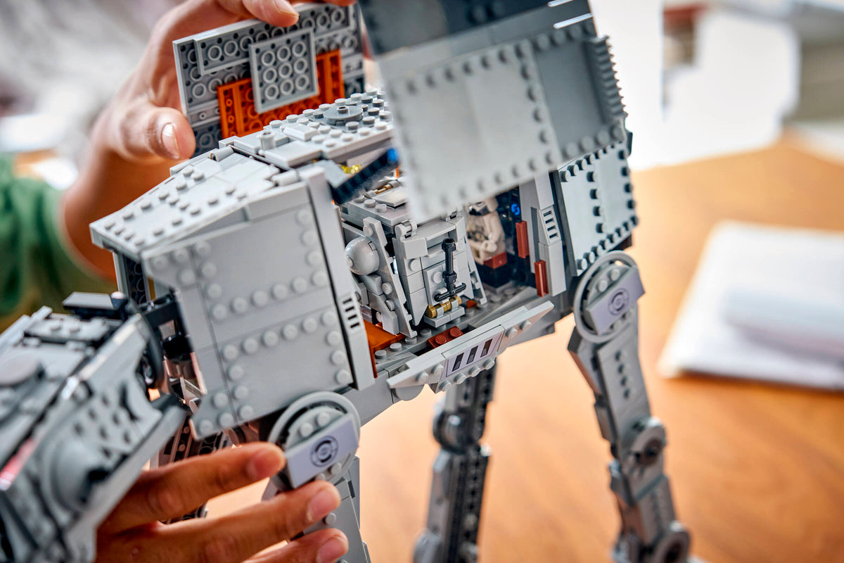 LEGO AT-AT des Restimperiums mit INT-4