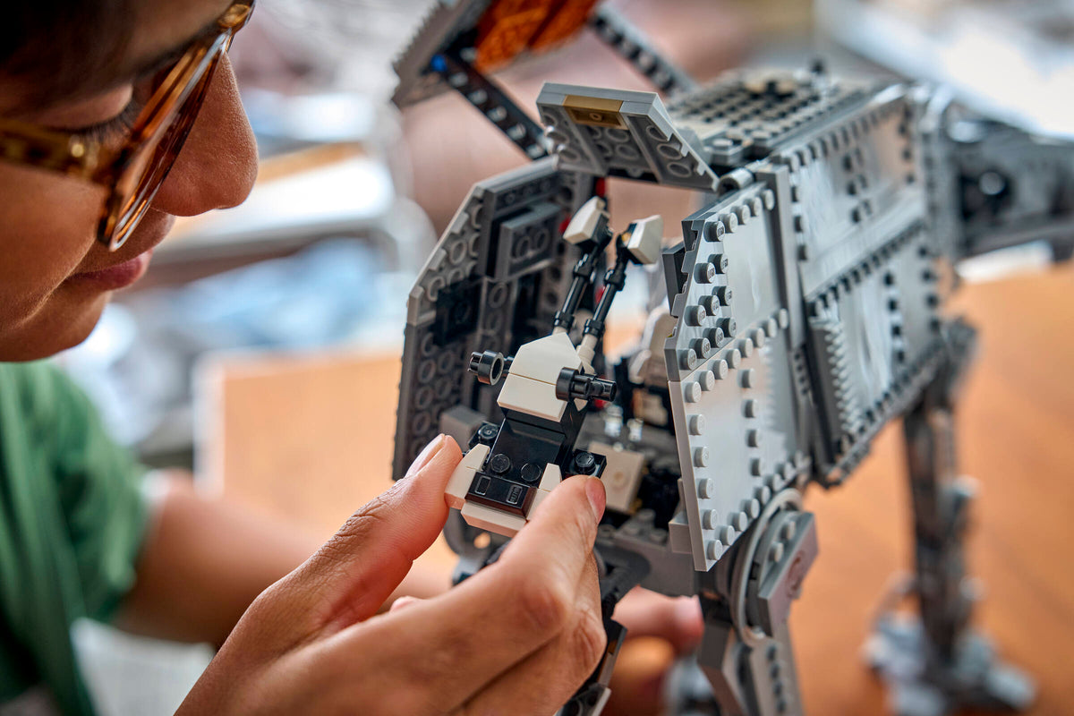 LEGO AT-AT des Restimperiums mit INT-4