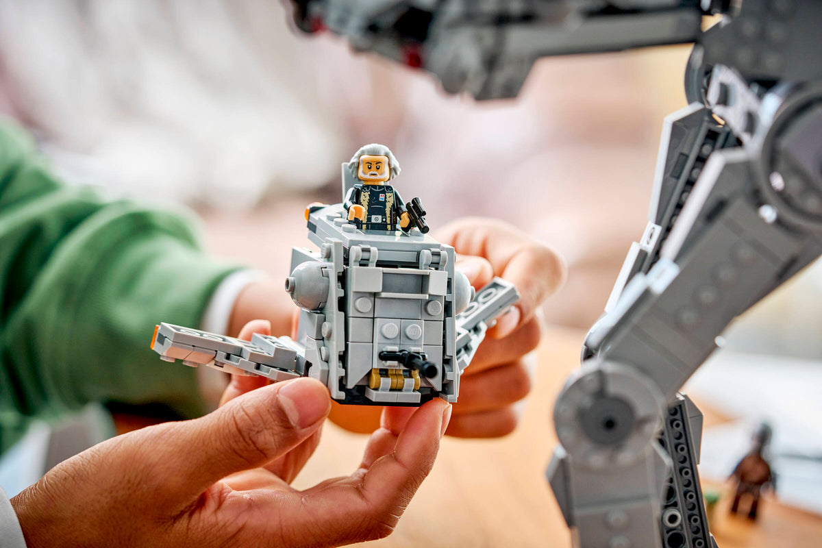 LEGO AT-AT des Restimperiums mit INT-4