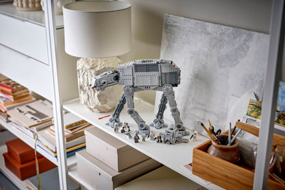 LEGO AT-AT des Restimperiums mit INT-4